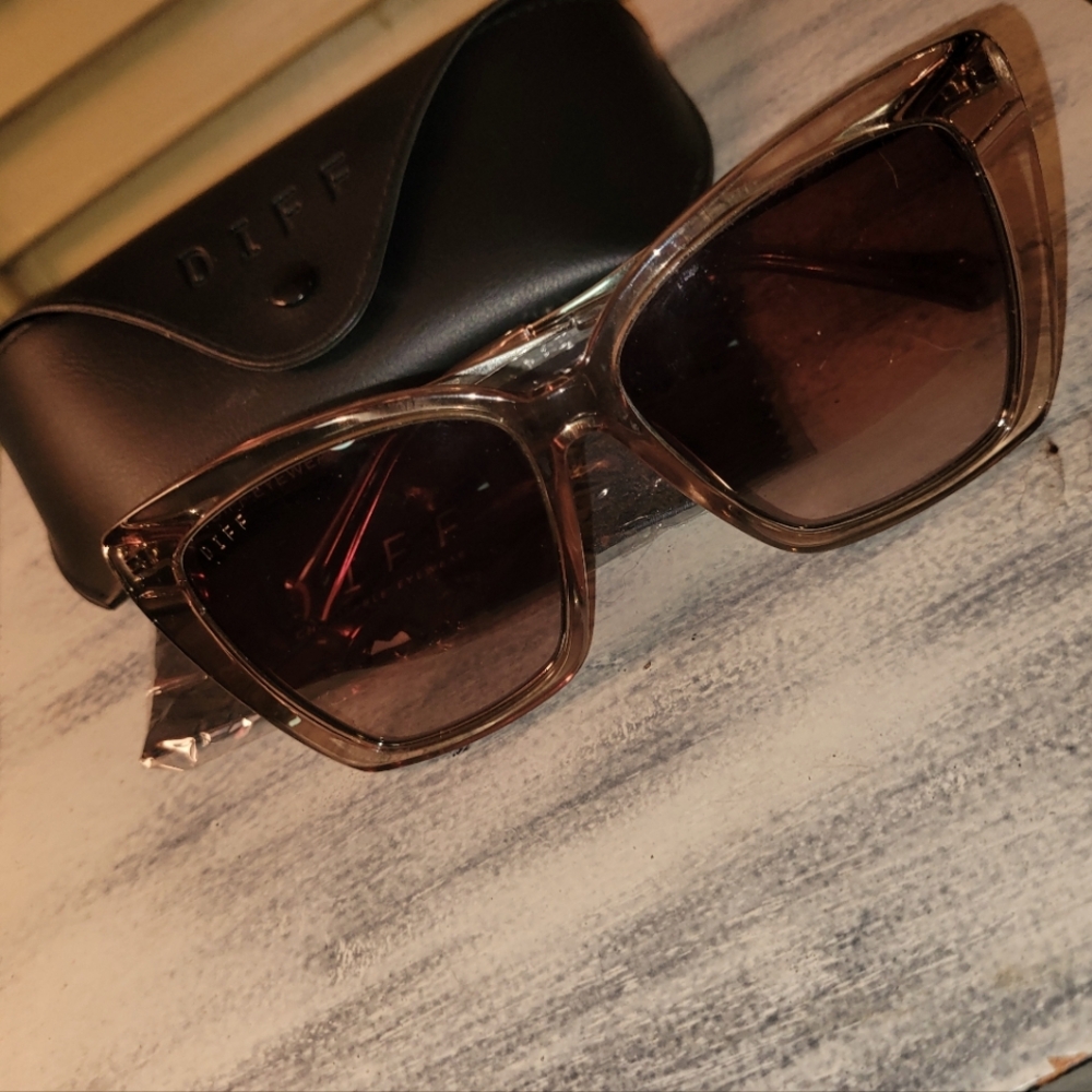 Soo CUTE !! Diff Eyewear BECKY IV Vintage  Crystal